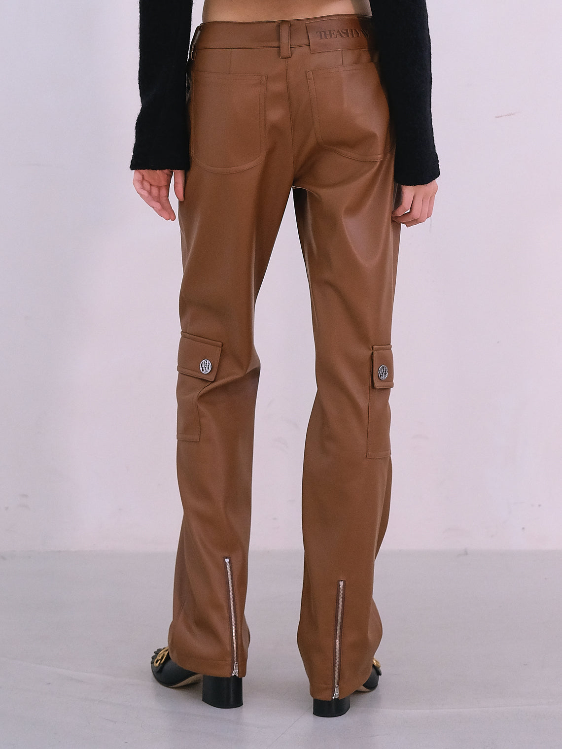 METAL LEATHER CARGO PANTS_BROWN